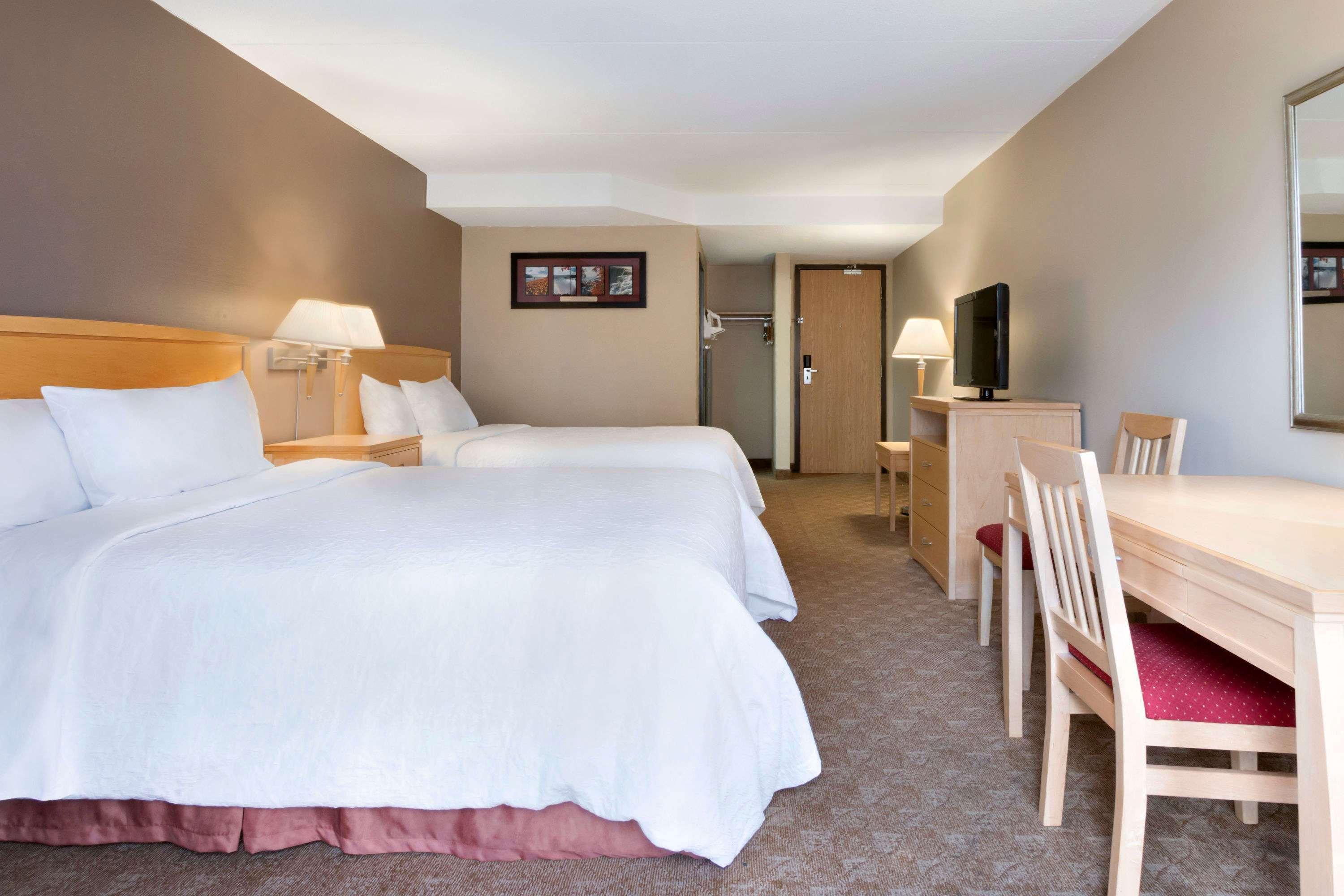 Days Inn By Wyndham Niagara Falls Near The Falls Dış mekan fotoğraf