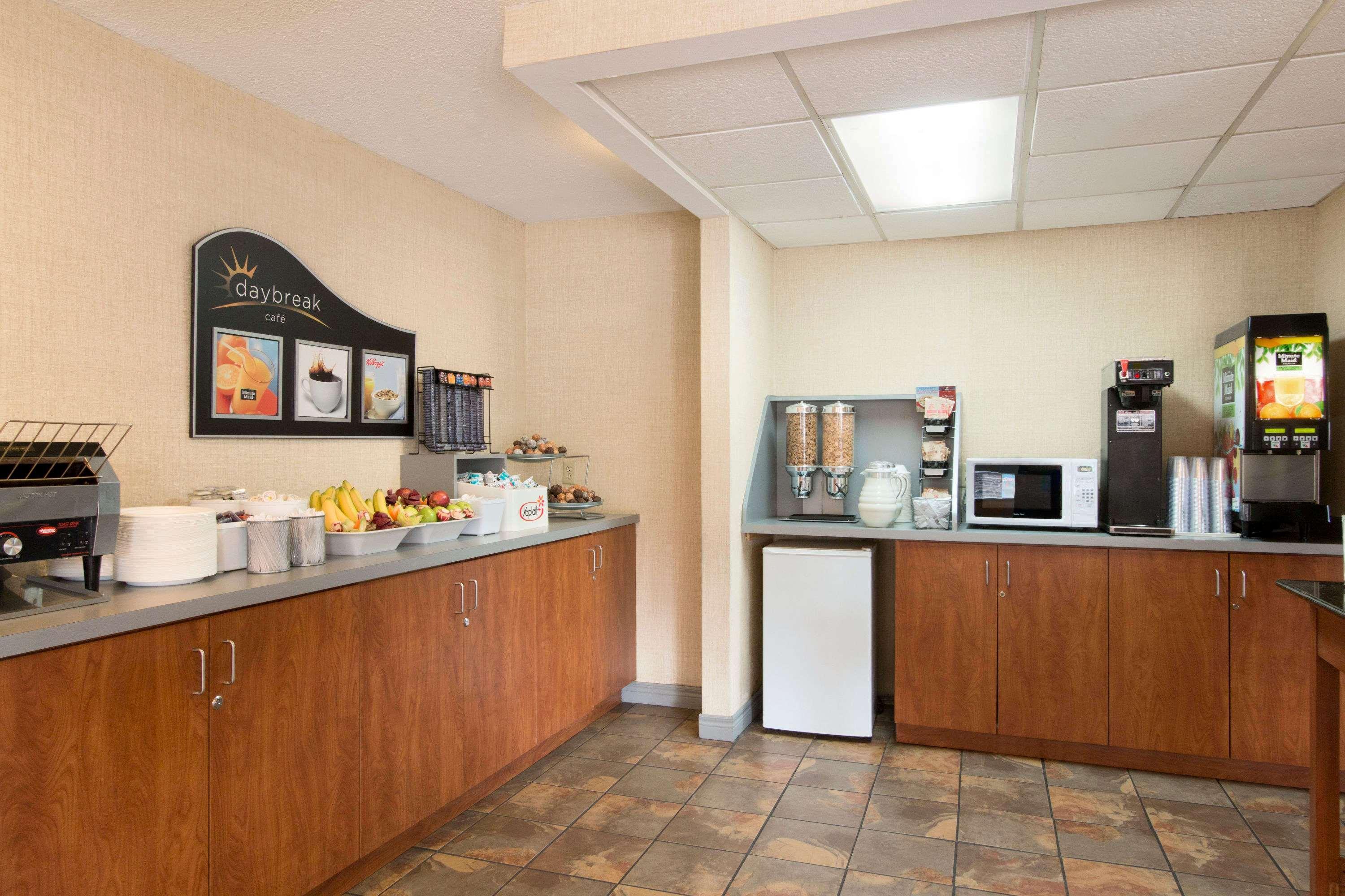 Days Inn By Wyndham Niagara Falls Near The Falls Dış mekan fotoğraf
