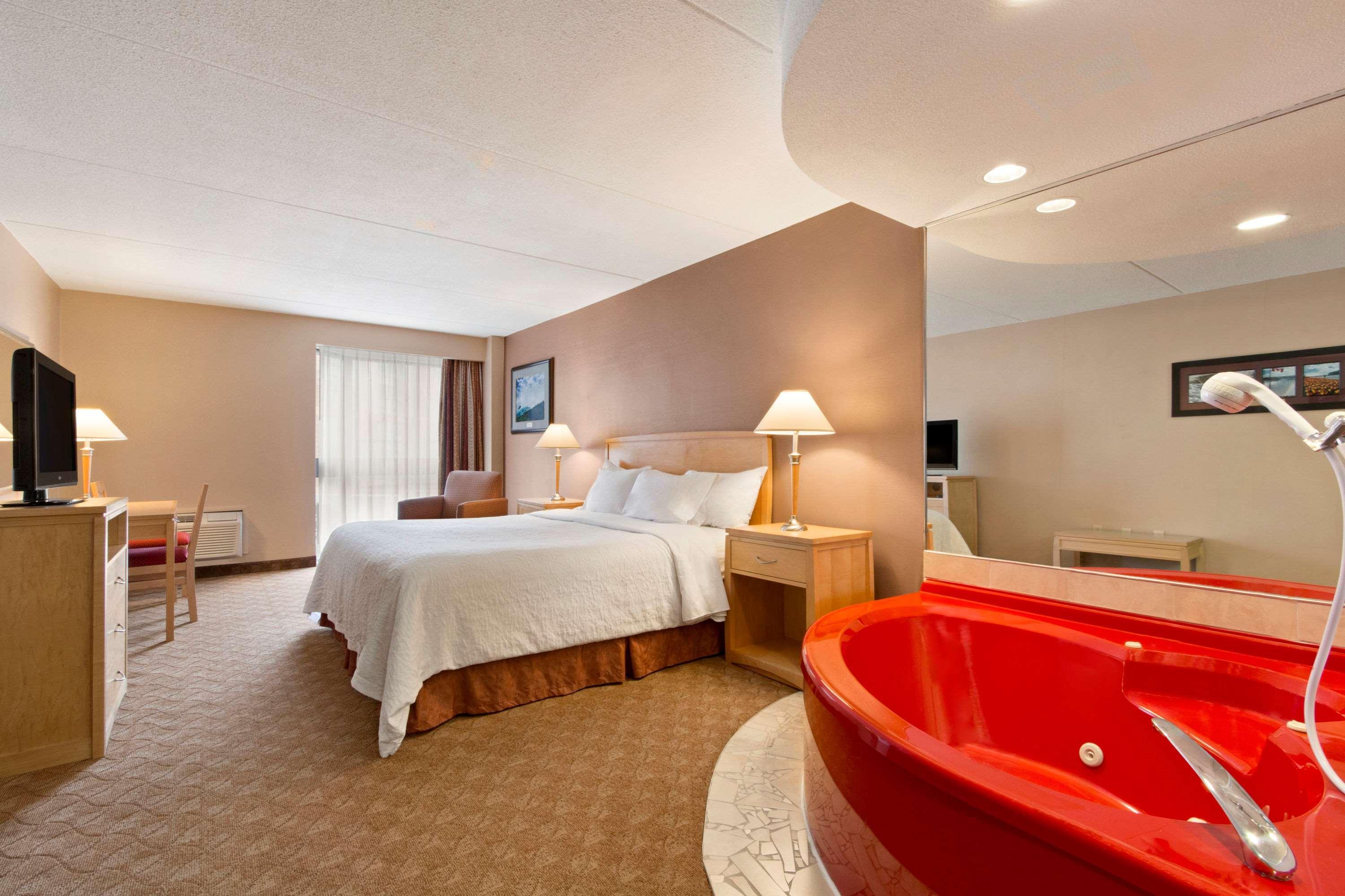 Days Inn By Wyndham Niagara Falls Near The Falls Dış mekan fotoğraf