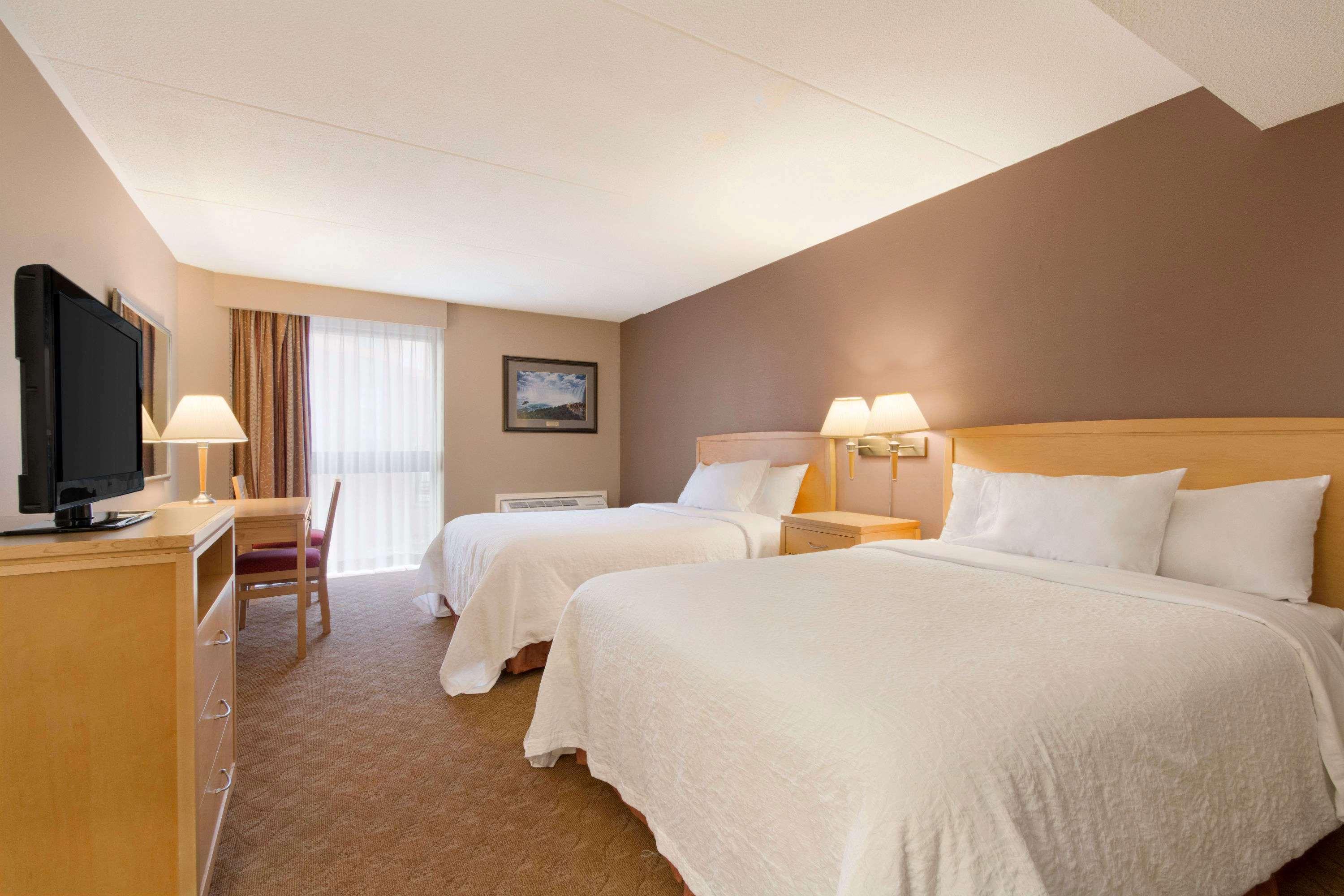 Days Inn By Wyndham Niagara Falls Near The Falls Dış mekan fotoğraf
