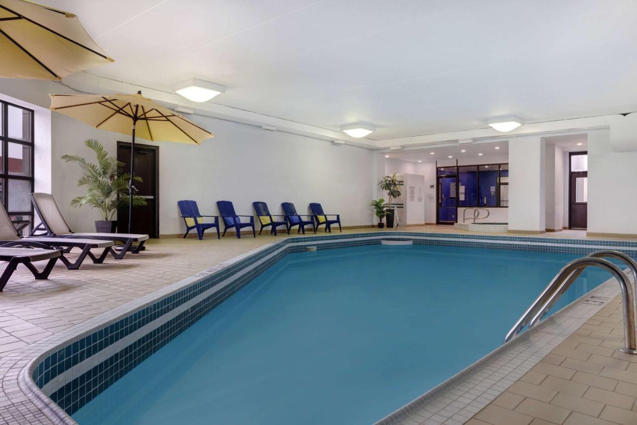 Days Inn By Wyndham Niagara Falls Near The Falls Dış mekan fotoğraf