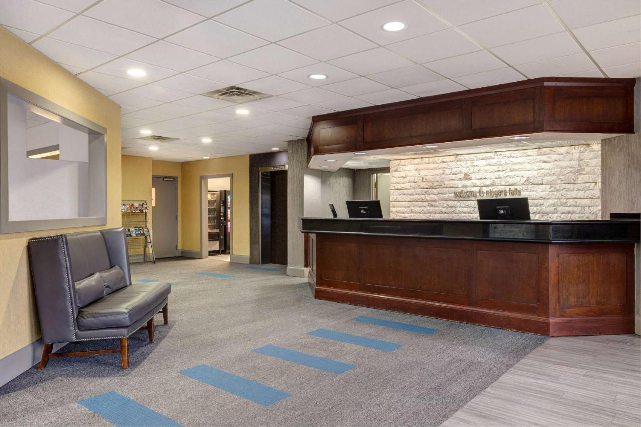 Days Inn By Wyndham Niagara Falls Near The Falls Dış mekan fotoğraf
