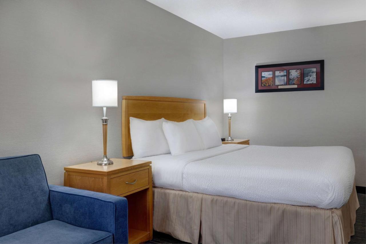 Days Inn By Wyndham Niagara Falls Near The Falls Dış mekan fotoğraf