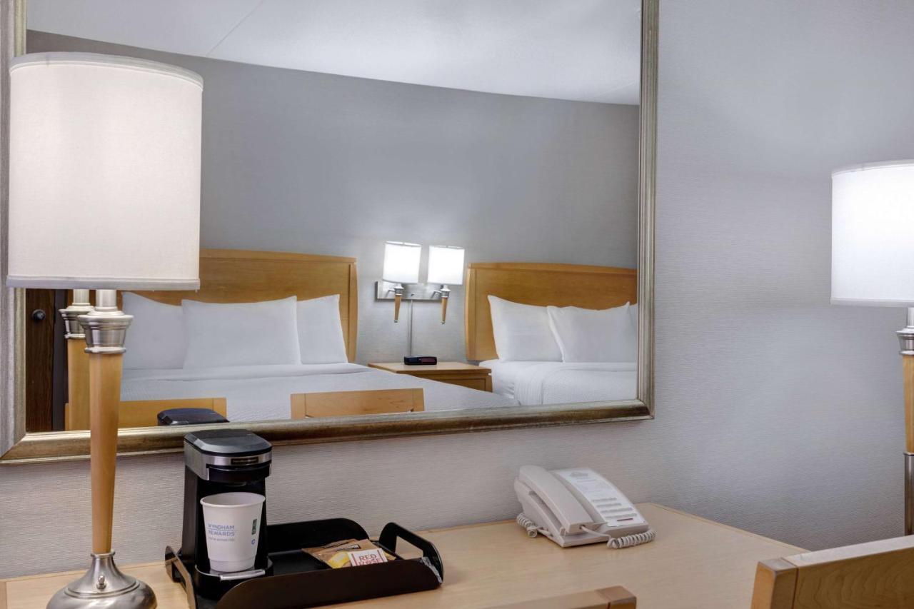 Days Inn By Wyndham Niagara Falls Near The Falls Dış mekan fotoğraf