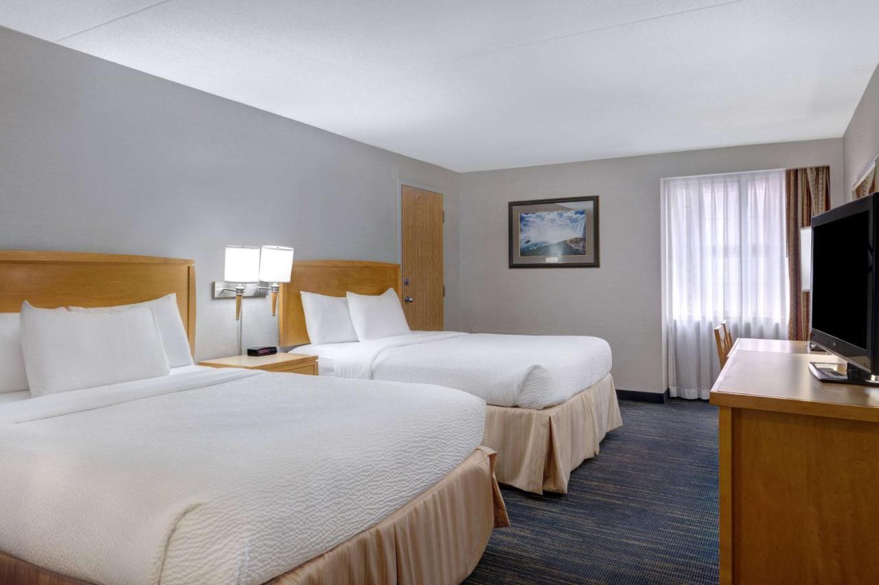 Days Inn By Wyndham Niagara Falls Near The Falls Dış mekan fotoğraf