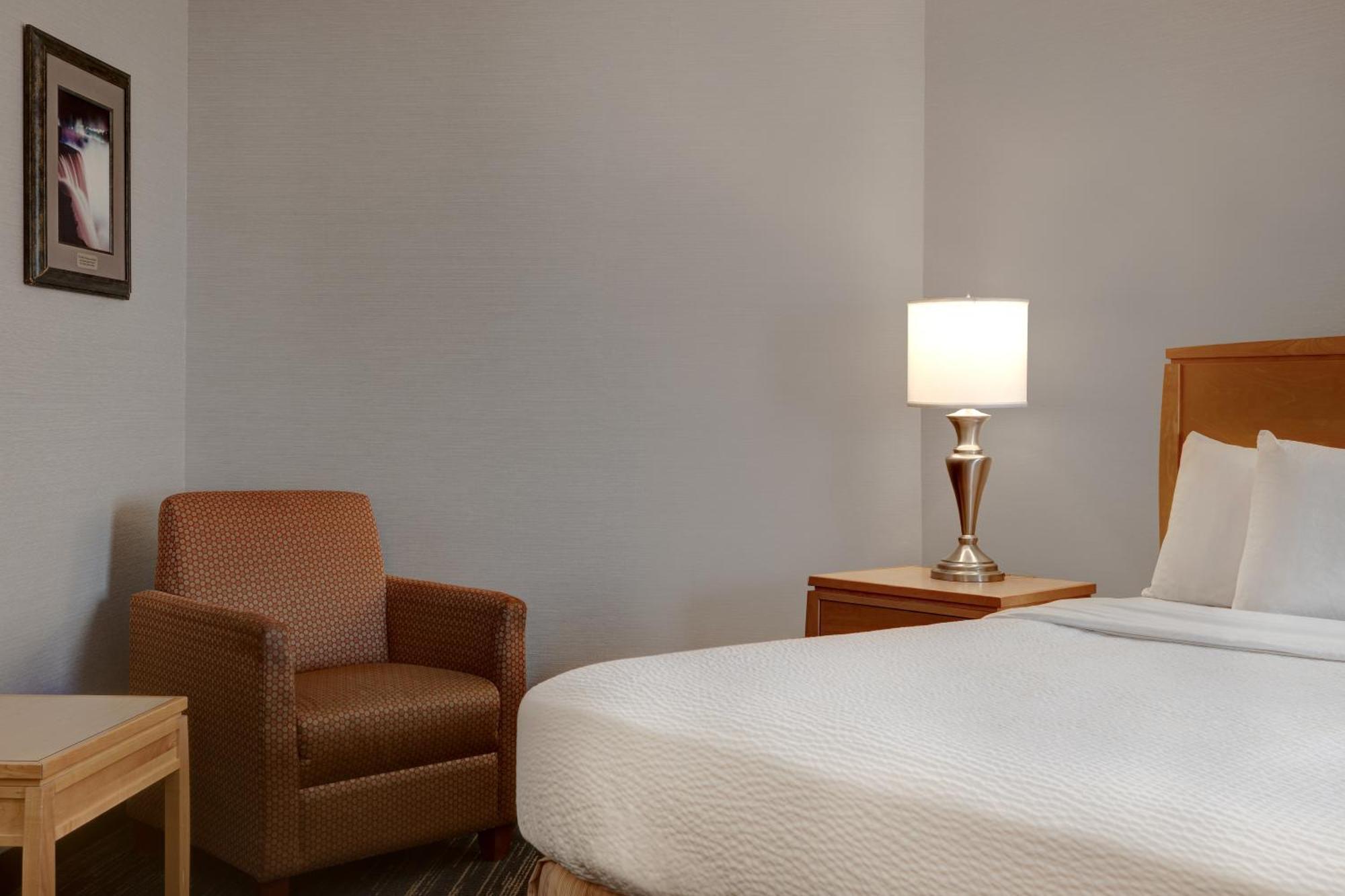 Days Inn By Wyndham Niagara Falls Near The Falls Dış mekan fotoğraf